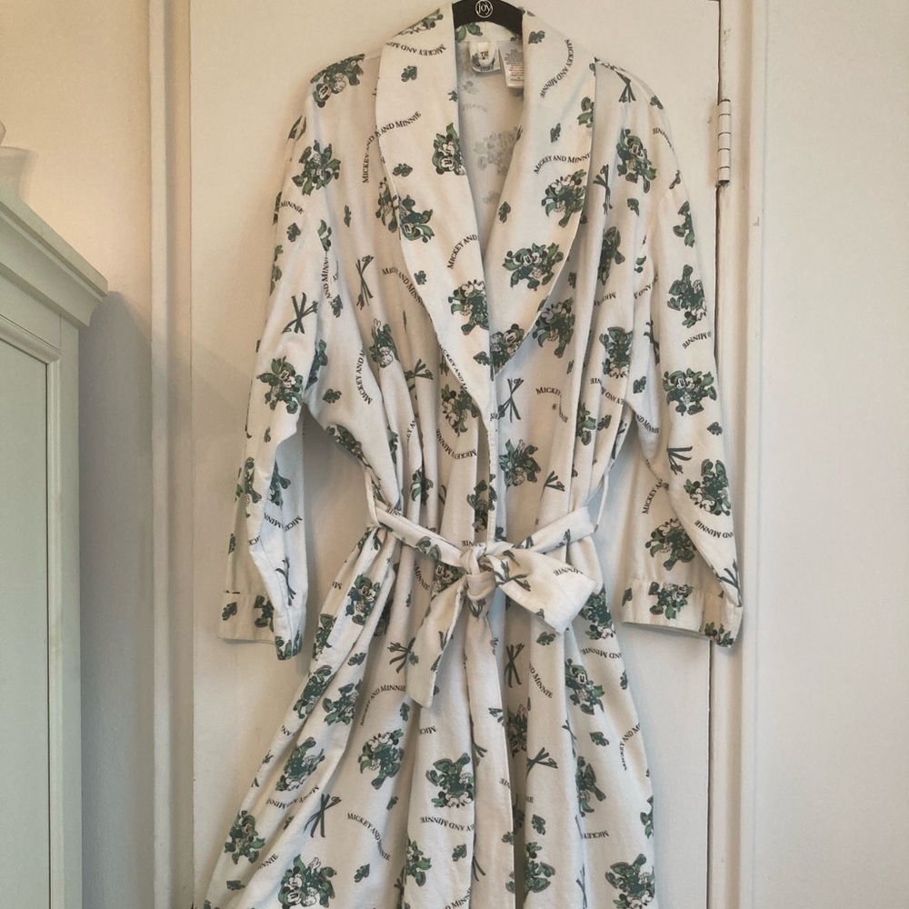 Rare Disney White and Green Winter Theme Robe.